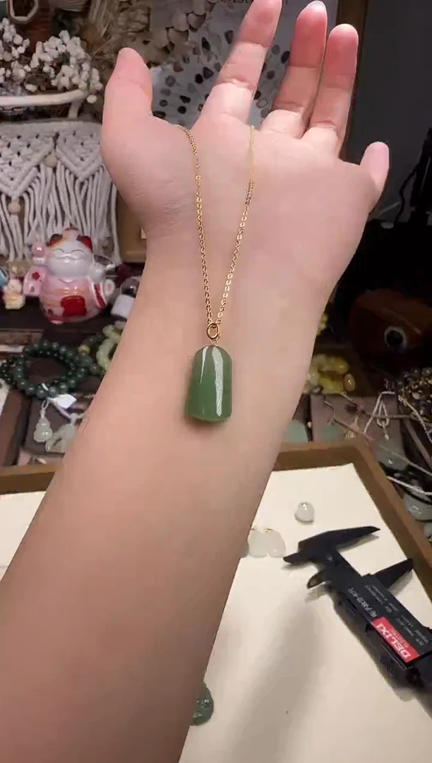 天然辰砂和田玉吊坠