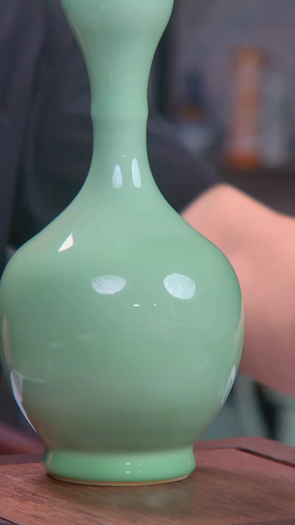 央博文化交流瓷器蒜头瓶