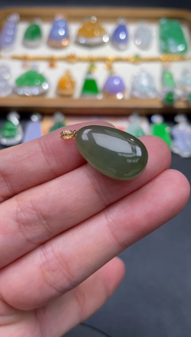 和田玉18K金镶嵌颈饰22.......