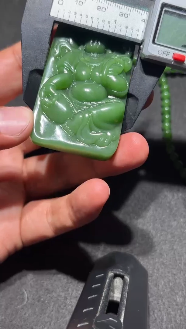 未镶嵌和田玉（糖玉）挂件和田玉