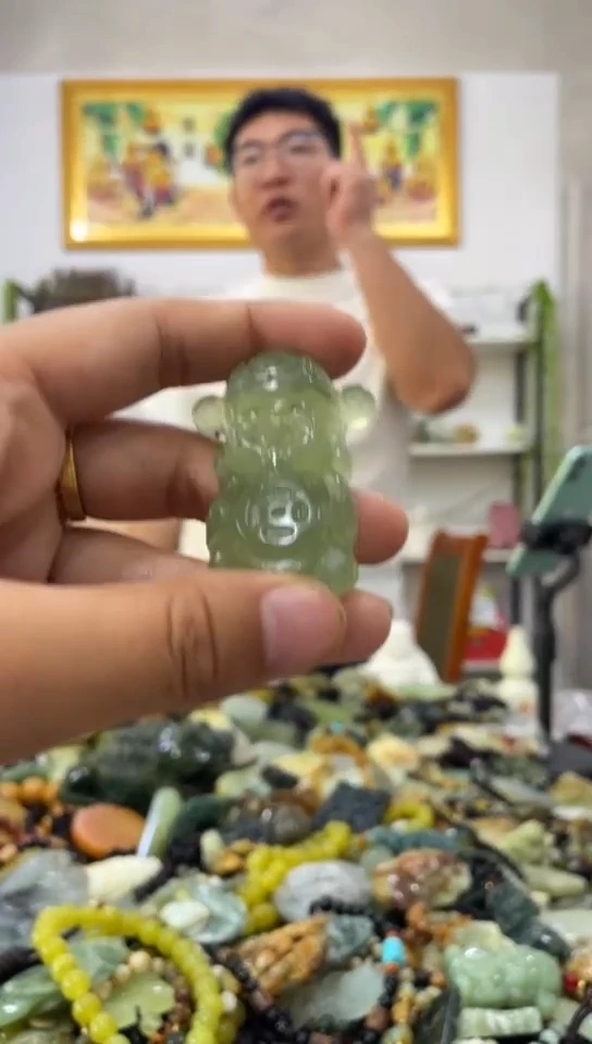 未镶嵌岫玉吊坠