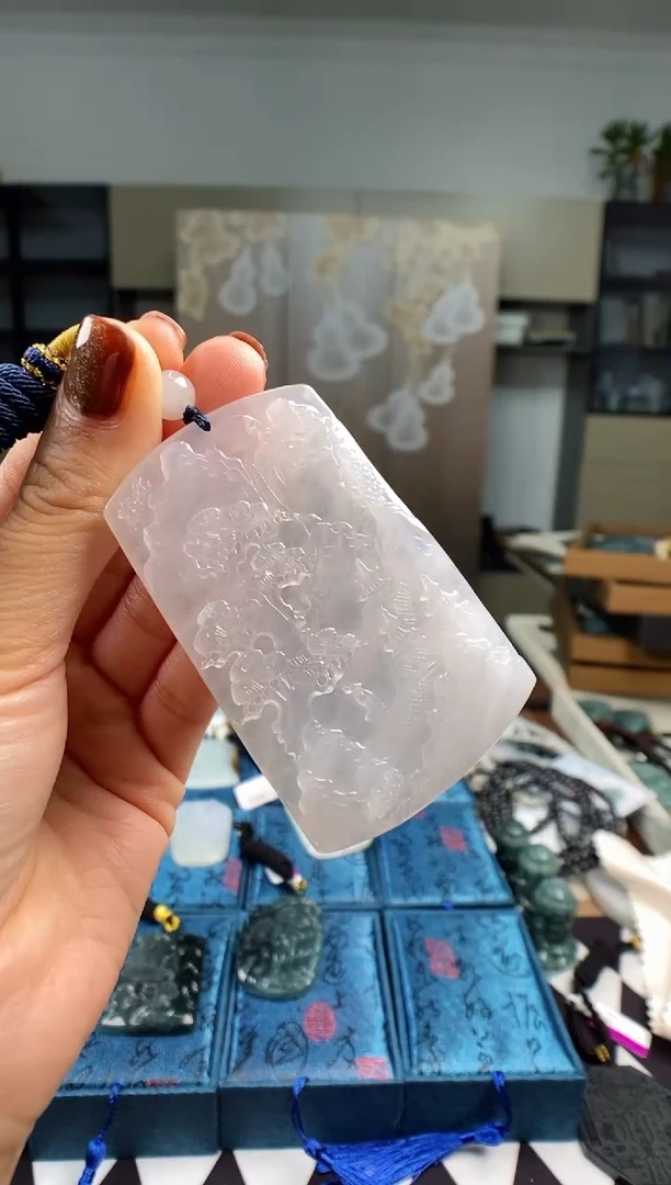 颈饰未镶嵌翡翠龚*多样性发其一