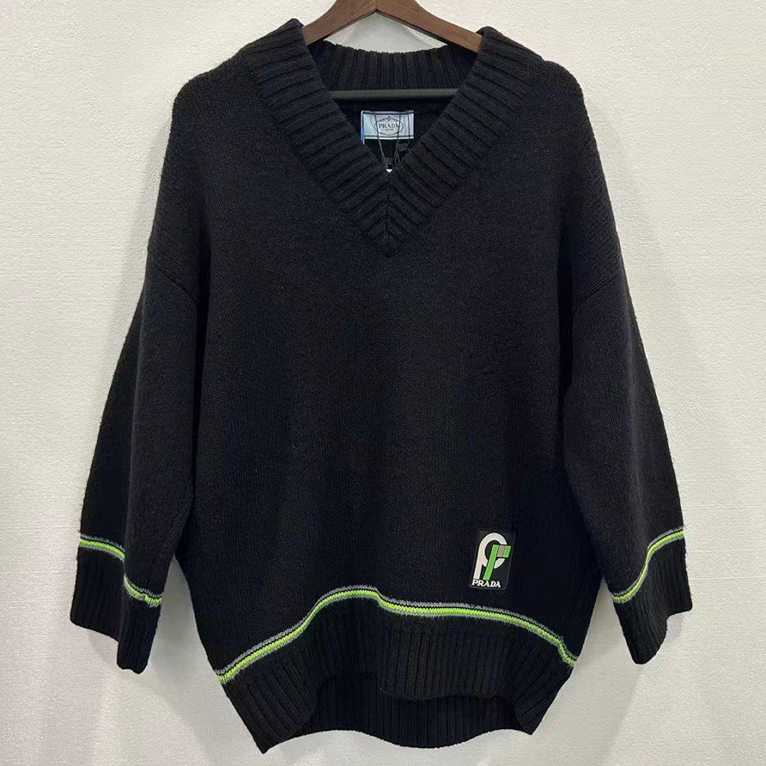 未使用 Prada/普拉达 V领徽标针织套衫