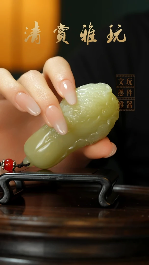玉《手握白菜》手把件摆件