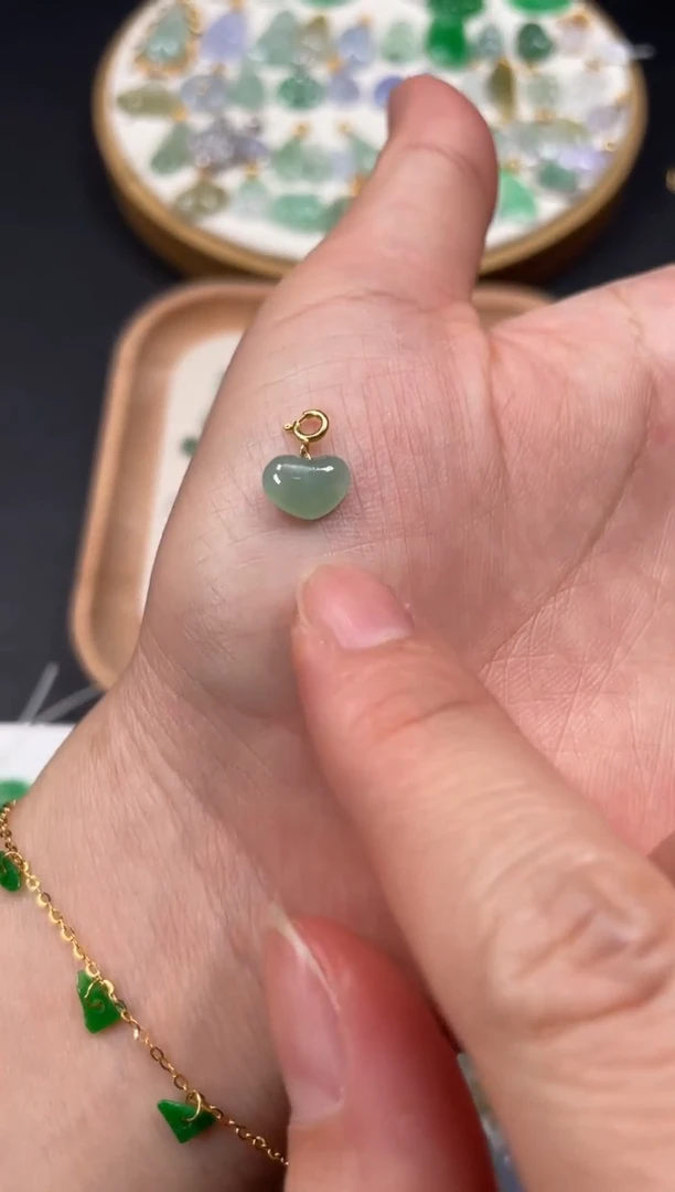 吊坠(不含链)18K金镶嵌翡翠一个JK278