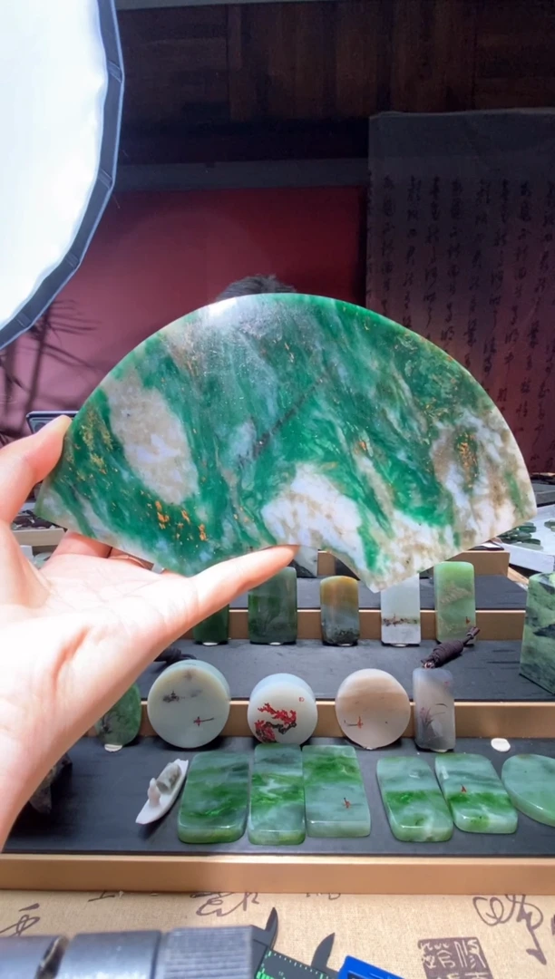 玉绢云母玉石大摆件