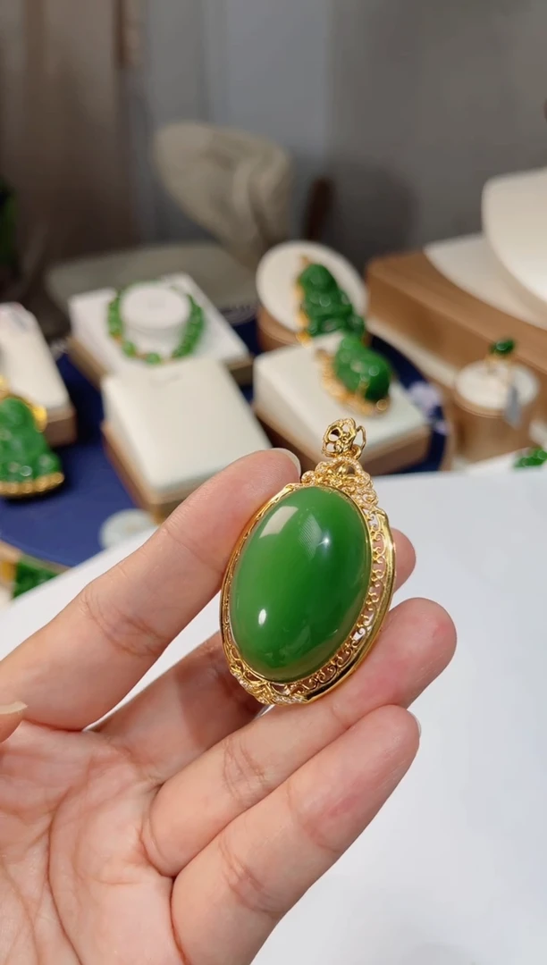 和田玉18K金镶嵌颈饰高阶 设计款 蛋面