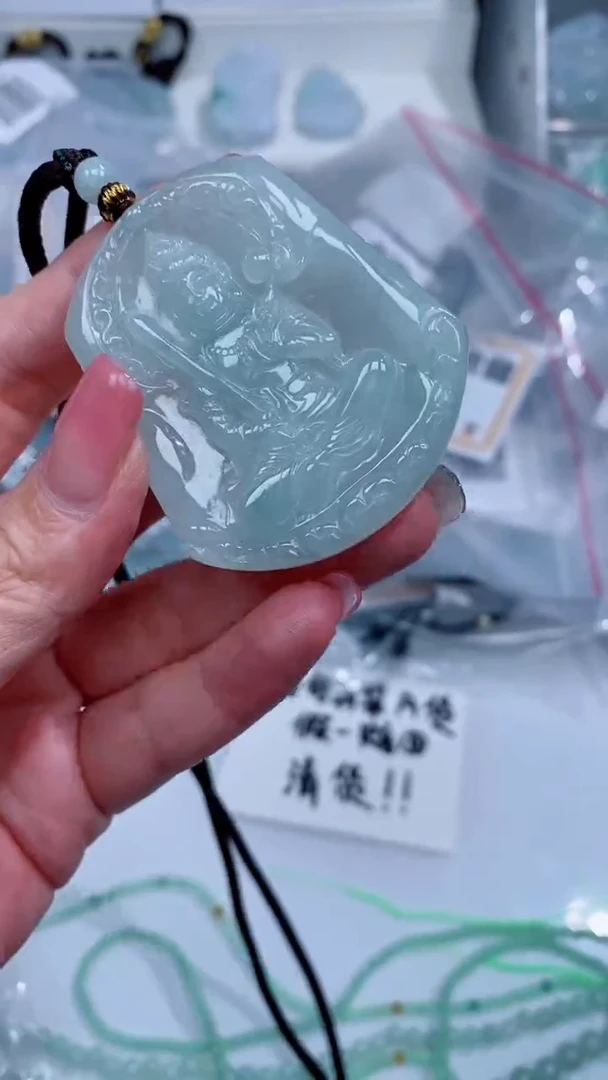 翡翠未镶嵌颈饰吊坠