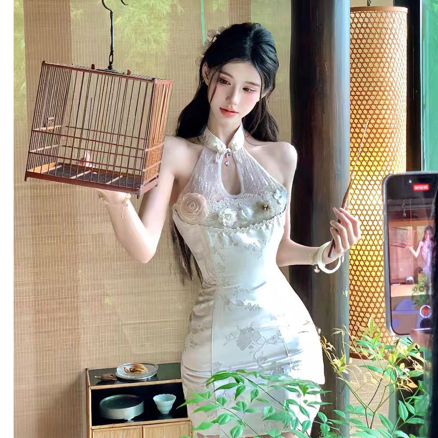 新中式绣花挂脖连衣裙