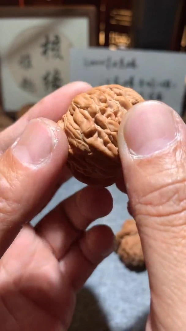 文玩核桃把件【核缘雅趣】42左右汉高楼，同尺寸随机发