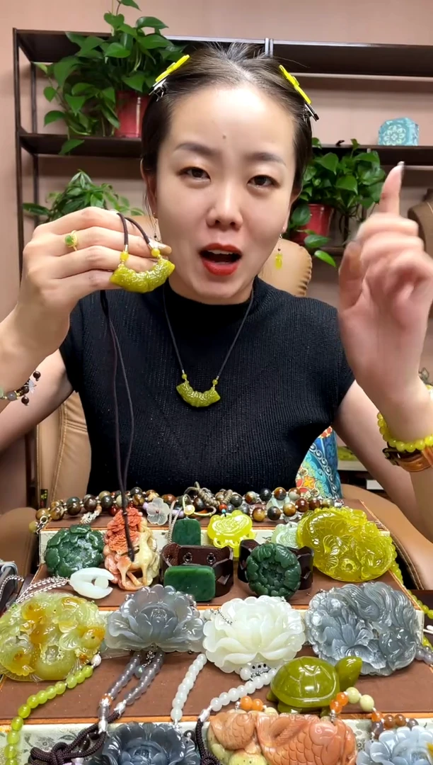 未镶嵌岫玉吊坠多样性发货发其中之一
