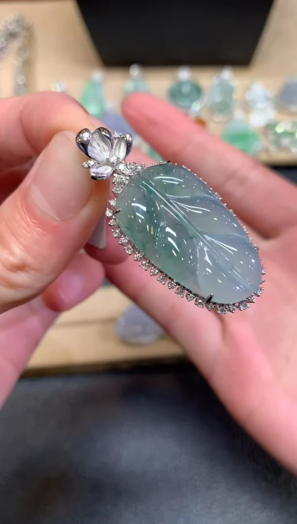 【闪购商品】翡翠颈饰18K金镶嵌叶子【无服务费】