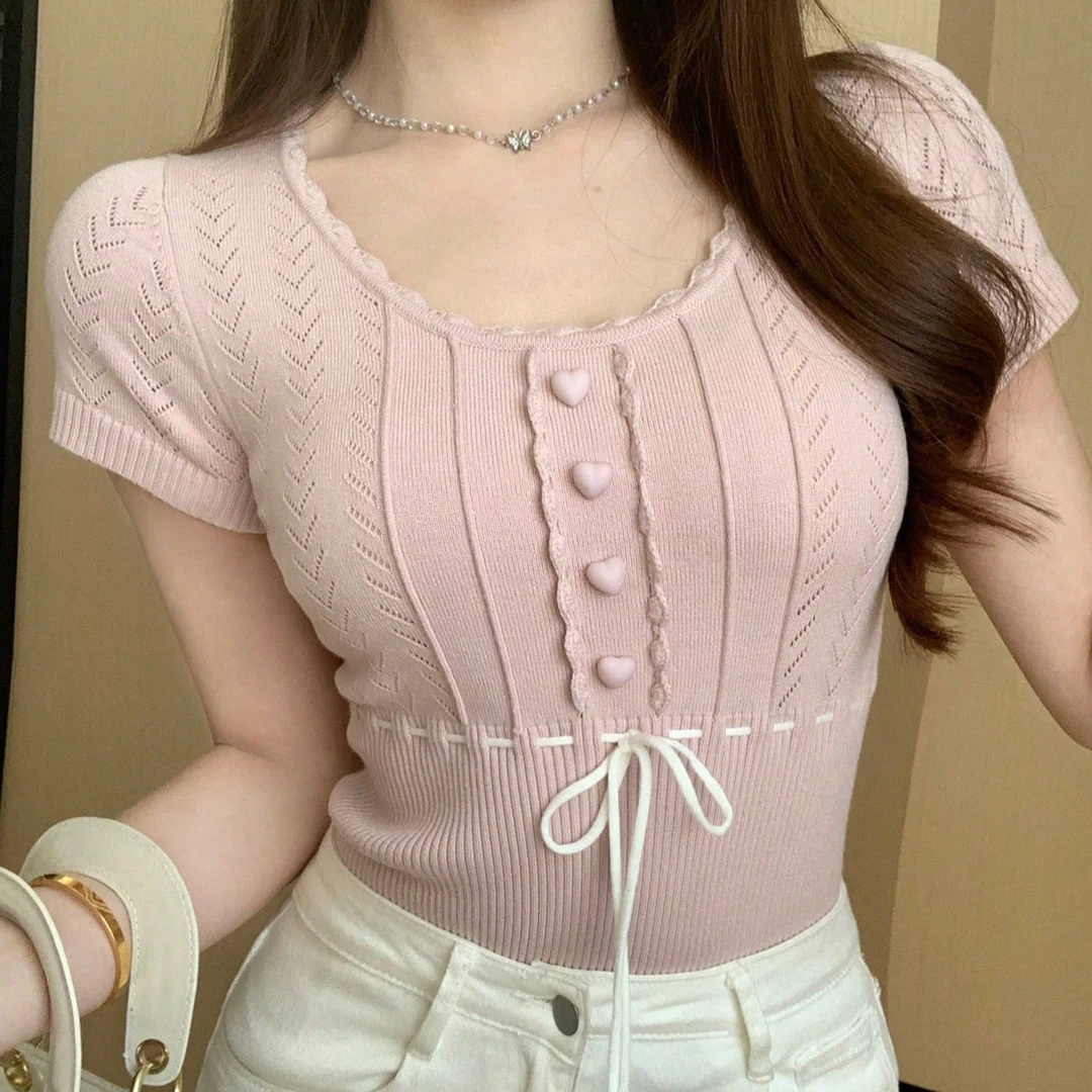 少女心爆棚粉色镂空针织短袖爱心搭配抽绳设计别致打造甜美风穿搭