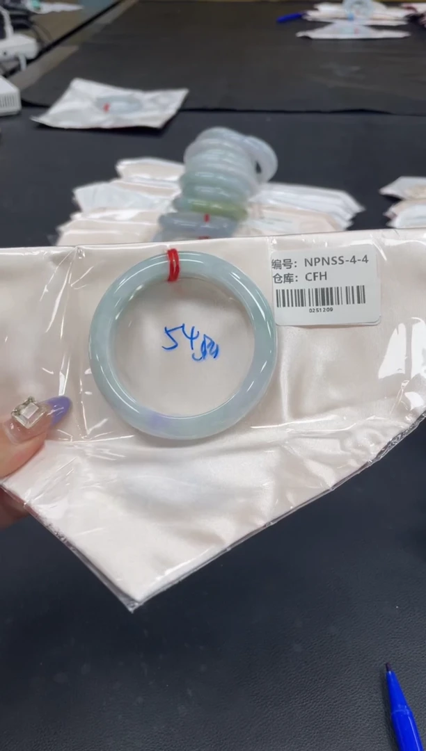 未镶嵌手镯翡翠翡翠手镯