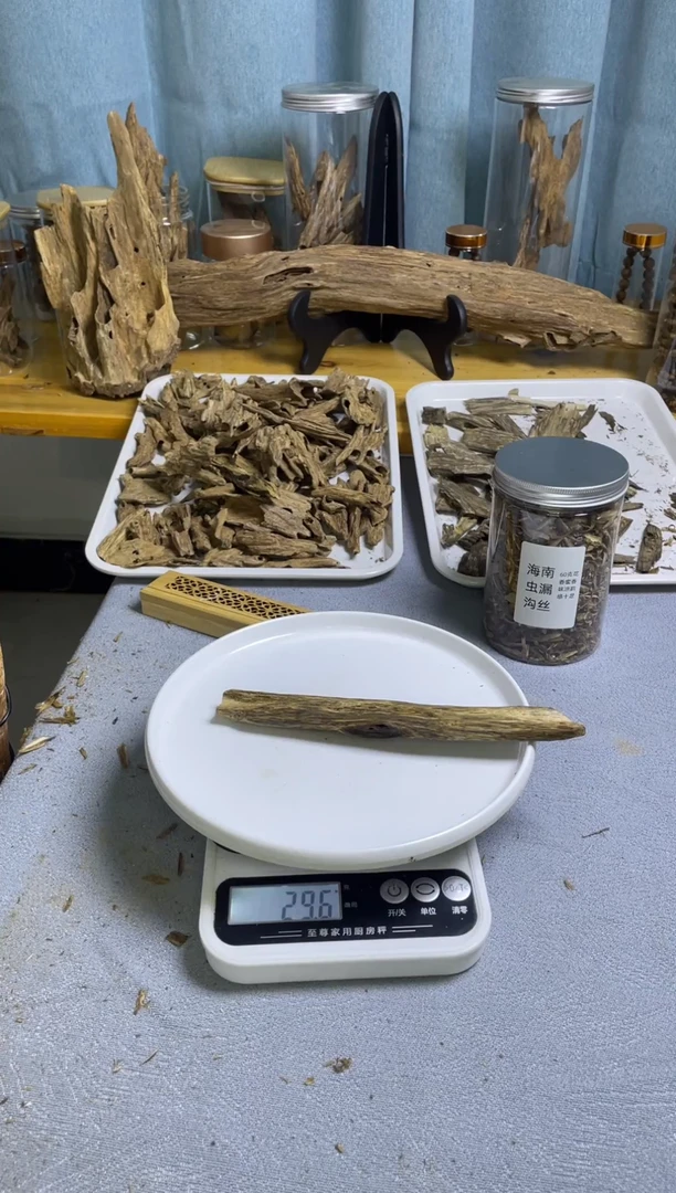沉香沉香碎屑蓝宝石品种29克