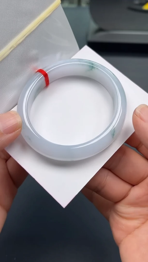 未镶嵌手镯（贵妃镯）翡翠多人