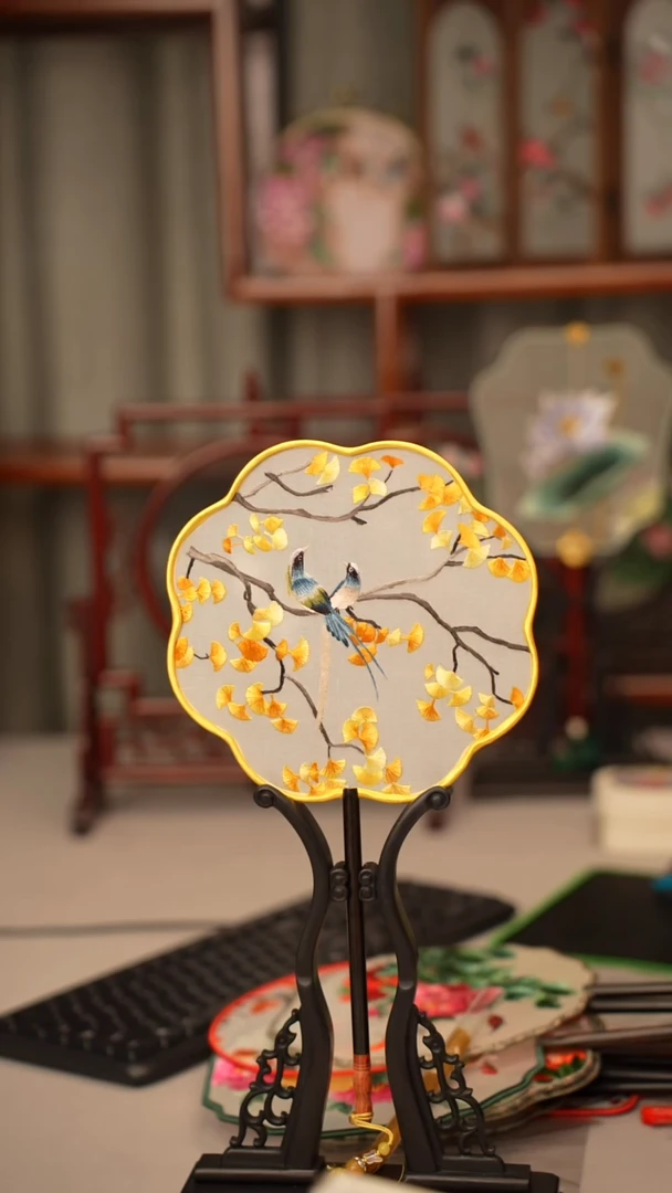 扇子苏绣作品手工团扇