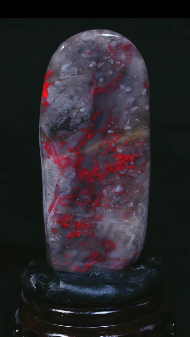 昌化石冠昌化鸡血石