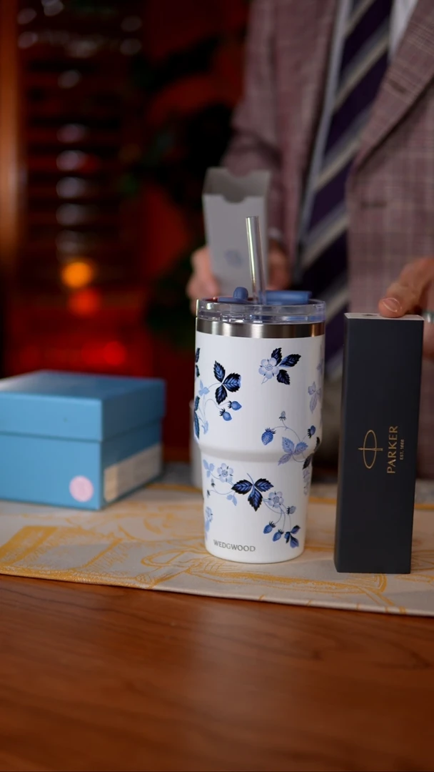 当代威基伍德【野草莓墨蓝吸管杯592毫升】送派克圆珠笔