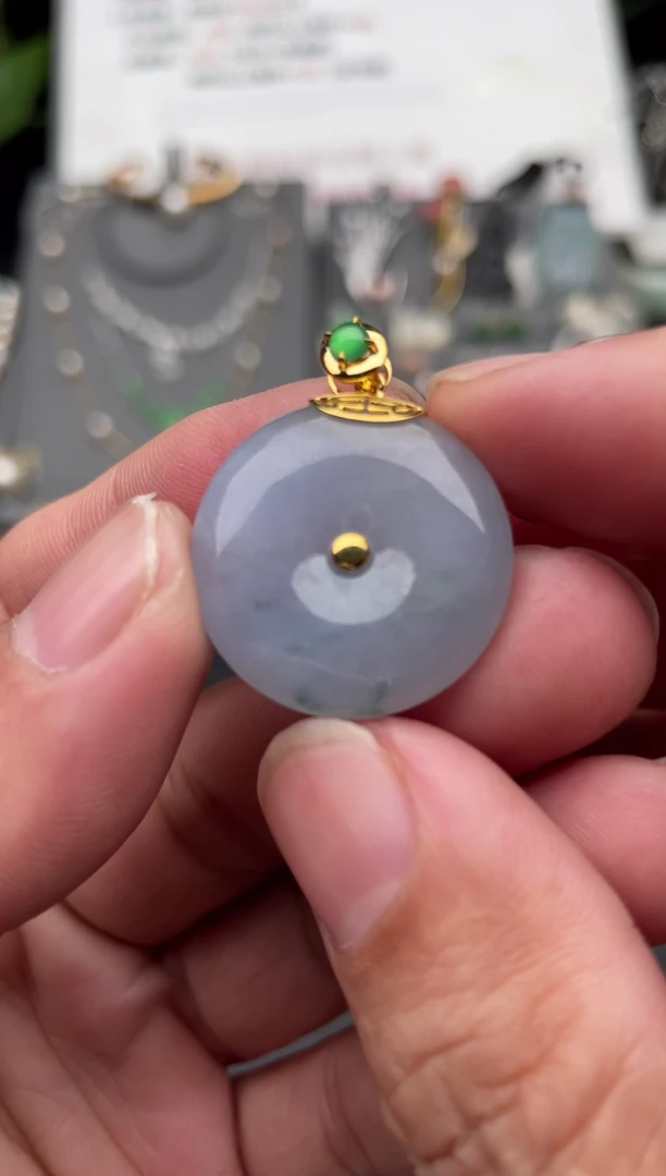 颈饰18K金镶嵌翡翠吊坠