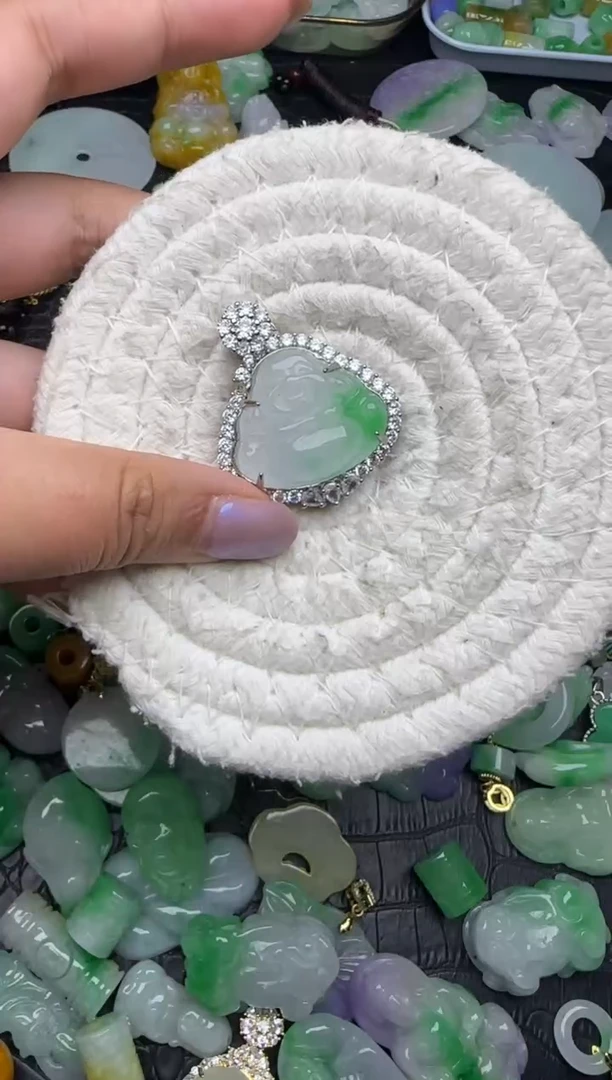 颈饰未镶嵌翡翠缅甸翡翠吊坠