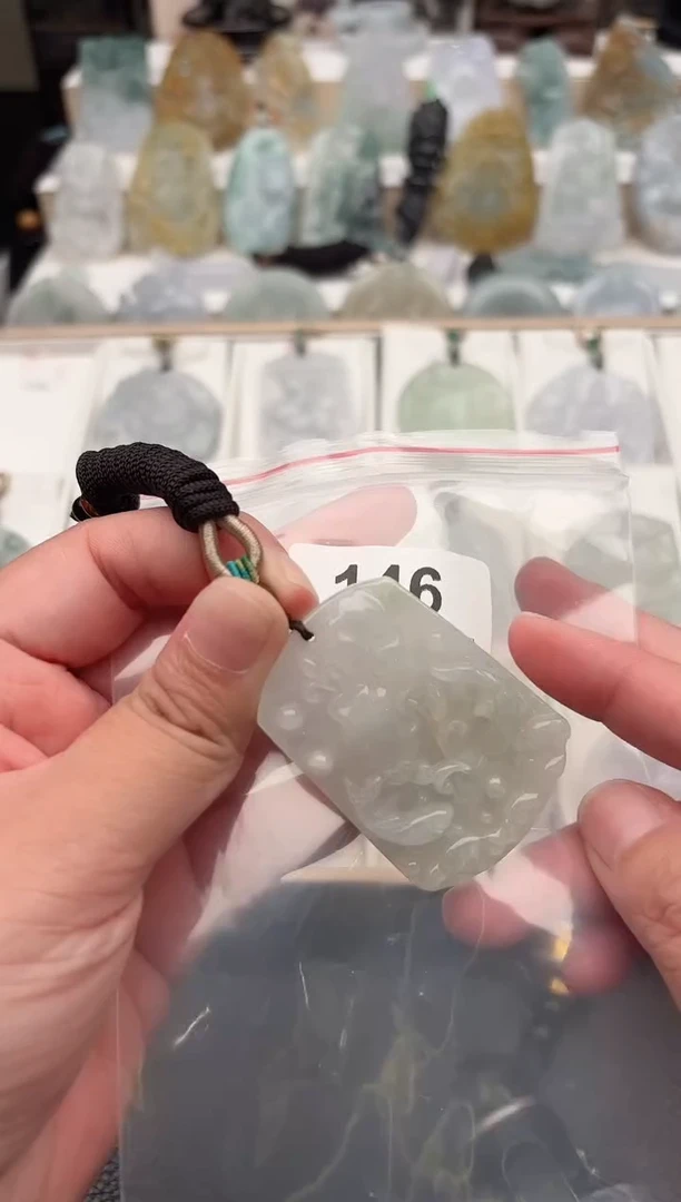 翡翠未镶嵌颈饰天然翡翠吊坠146