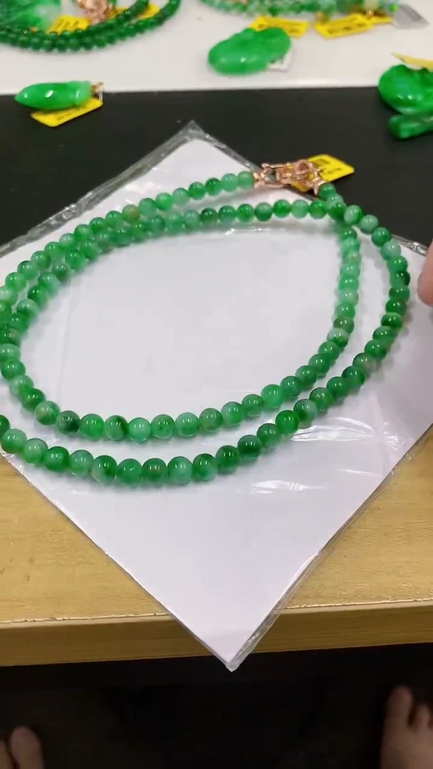 翡翠未镶嵌颈饰挂件