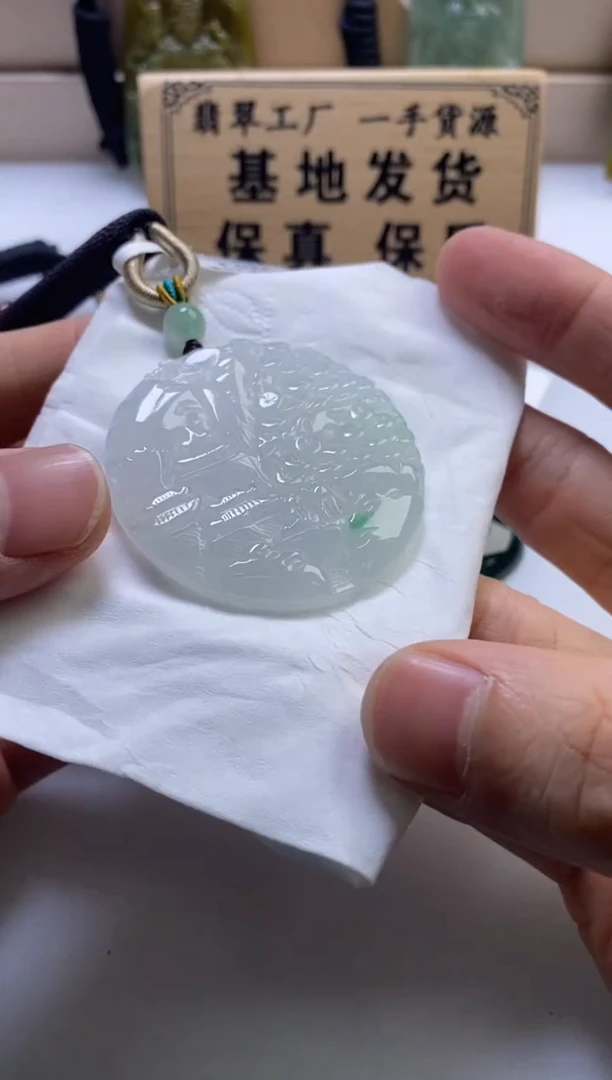 颈饰未镶嵌翡翠