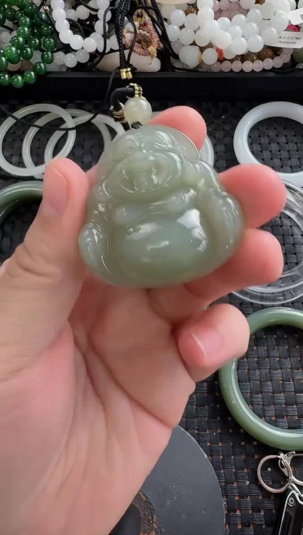颈饰未镶嵌和田玉佛公