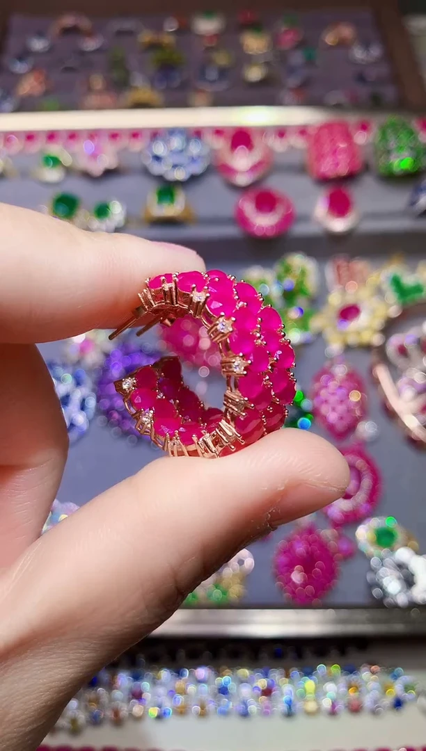 银S925镶嵌耳饰红宝石....