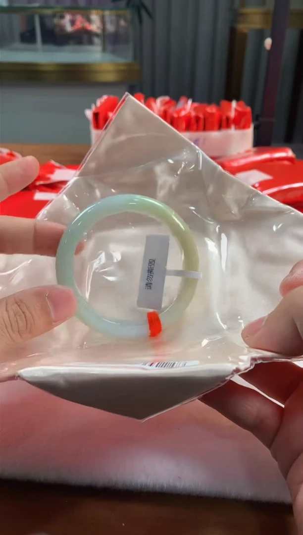 未镶嵌定制翡翠5082毛货不退不换  55-56圈