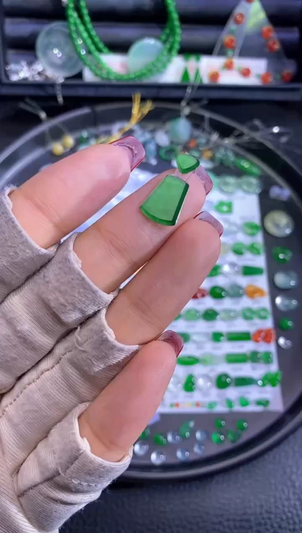 未镶嵌挂件翡翠牌