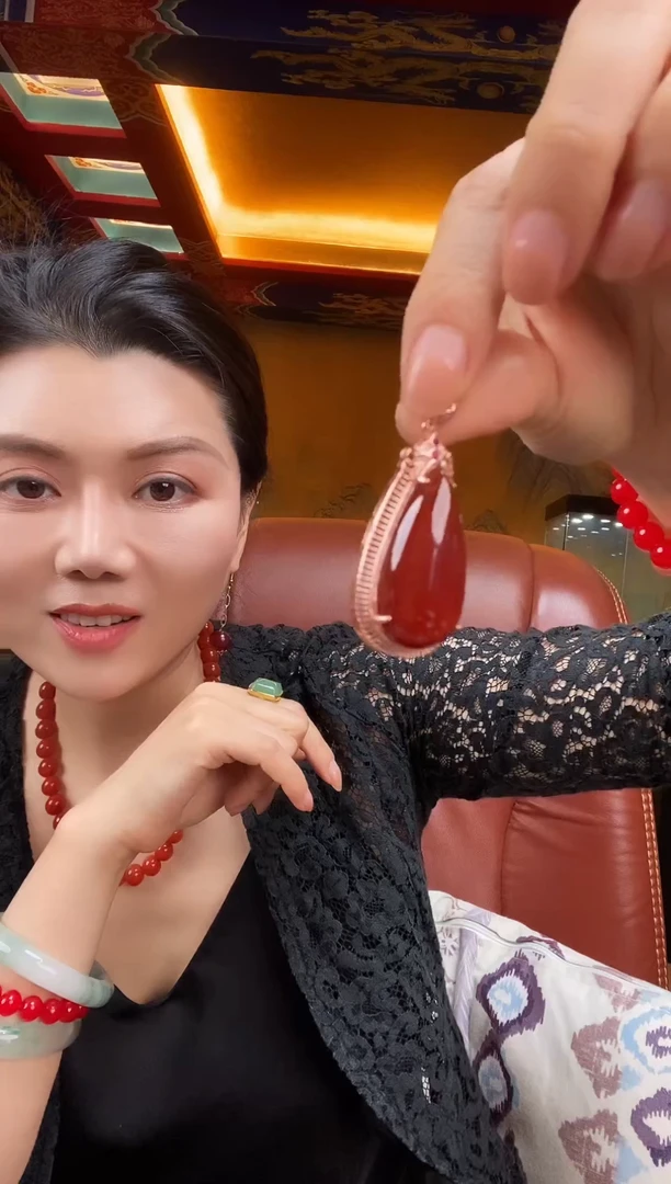 玛瑙/玉髓吊坠(赠链)合金吊坠