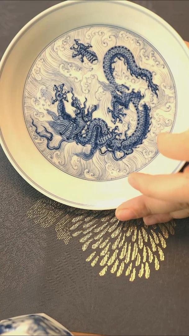 中式仿明青花淡海水深龙纹壶承