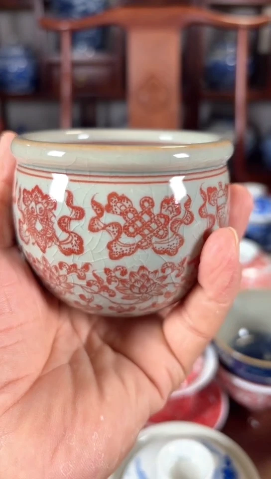 柴窑釉里红莲托八宝缸杯