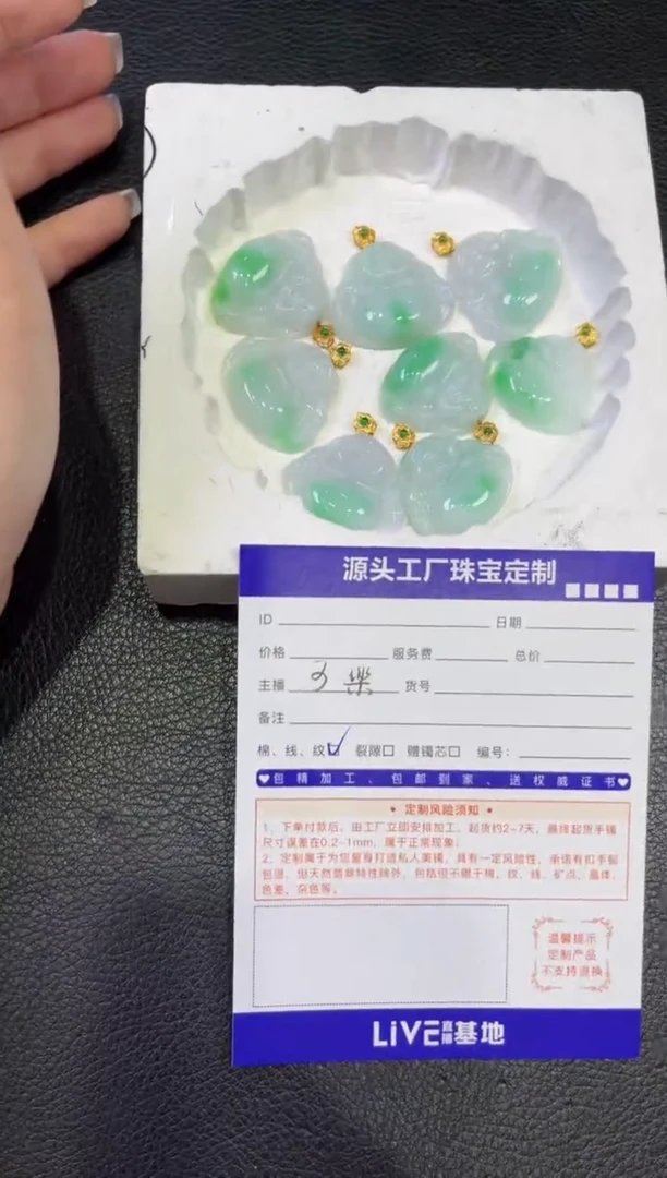 翡翠挂件18K金镶嵌佛公多样性发一件