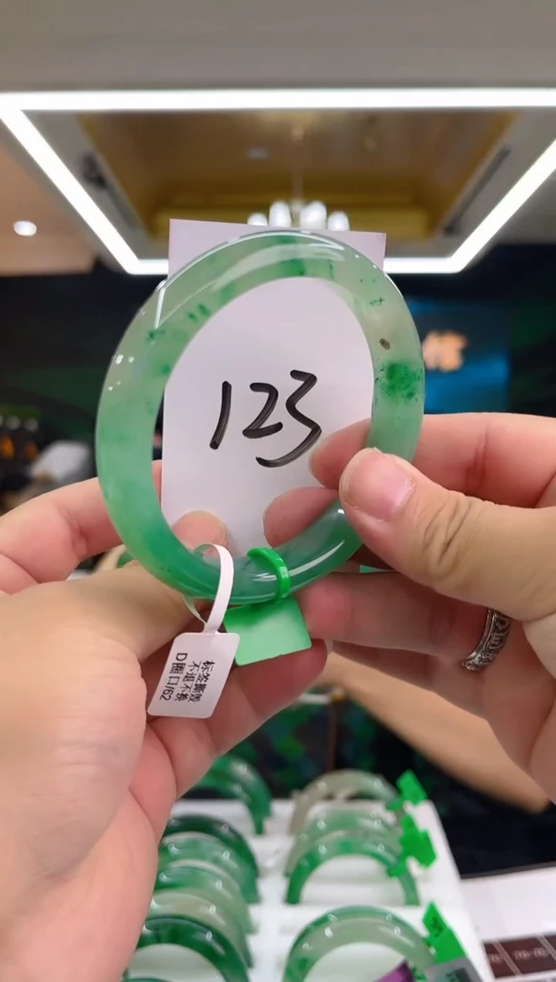 石英质玉（非洲翠）手镯未镶嵌天然冰飘花