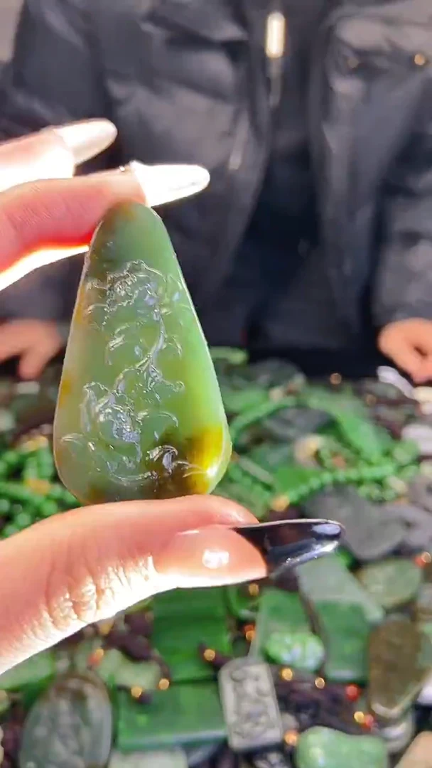 颈饰未镶嵌和田玉1