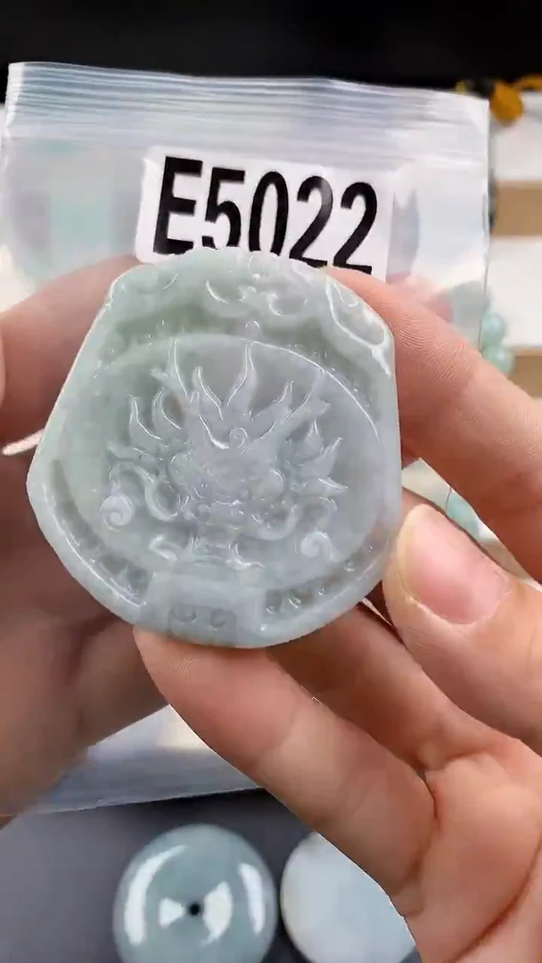 颈饰未镶嵌翡翠天然翡翠吊坠挂件