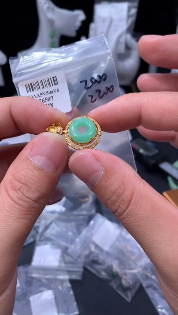 18K金镶嵌定制翡翠48小时鉴赏期 退货不扣服务费