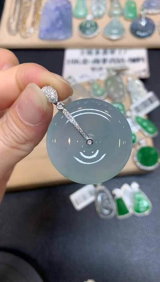 【闪购商品】翡翠颈饰18K金镶嵌平安扣【无服务费