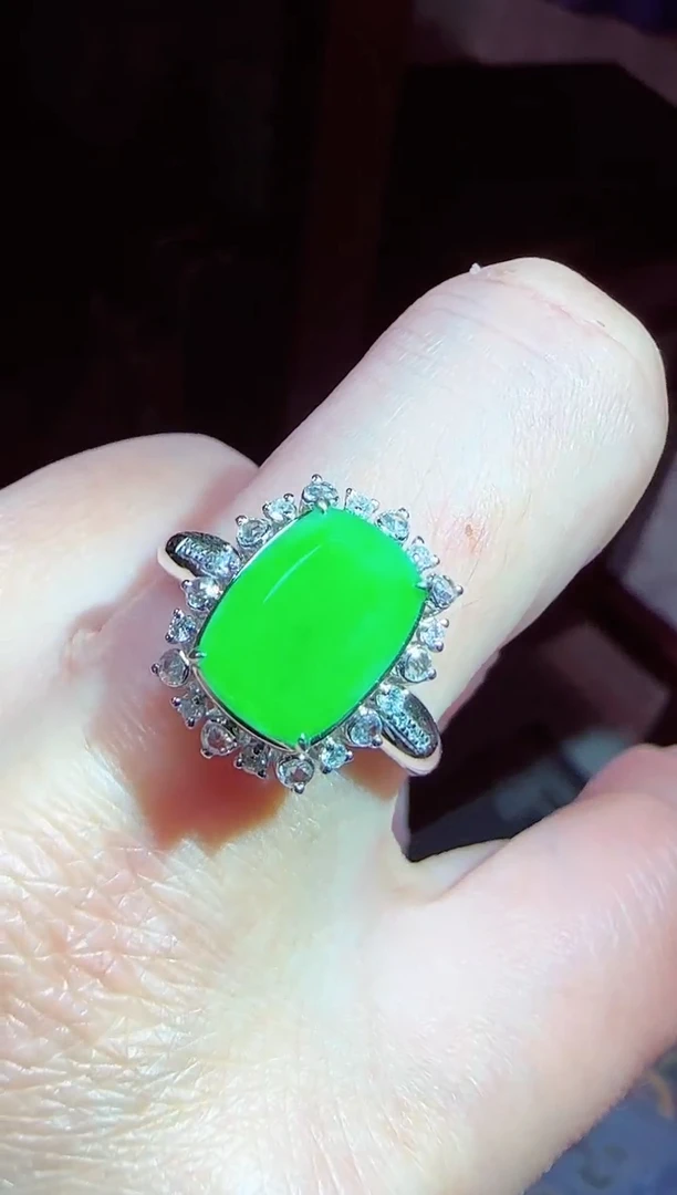 【闪购商品】翡翠戒指18K金镶嵌方糖