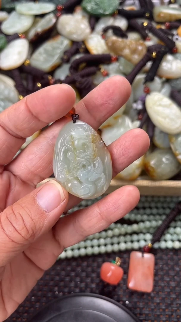 【闪购商品】和田玉颈饰未镶嵌多样性发货没有证书拍一发一有瑕