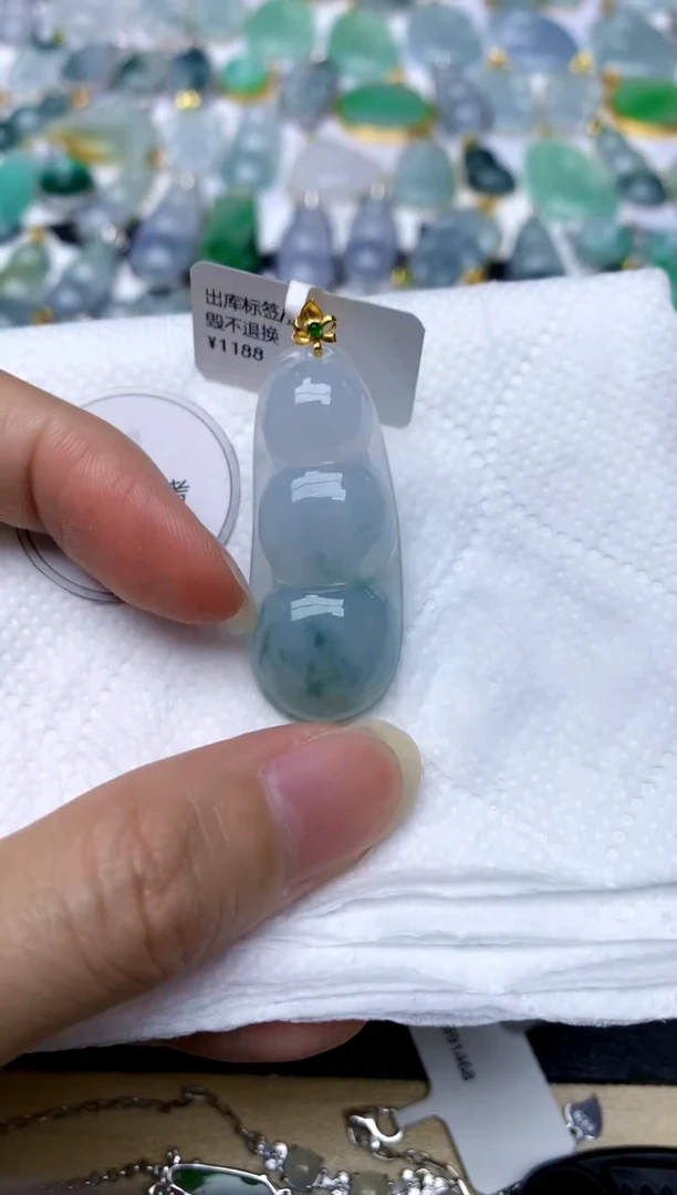 颈饰18K金镶嵌翡翠天然A货翡翠