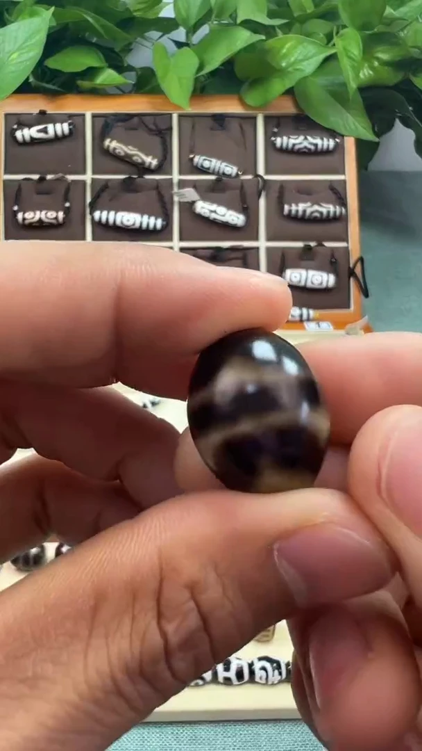 玛瑙/玉髓（覆膜）吊坠(不含链)未镶嵌9.（微瑕）