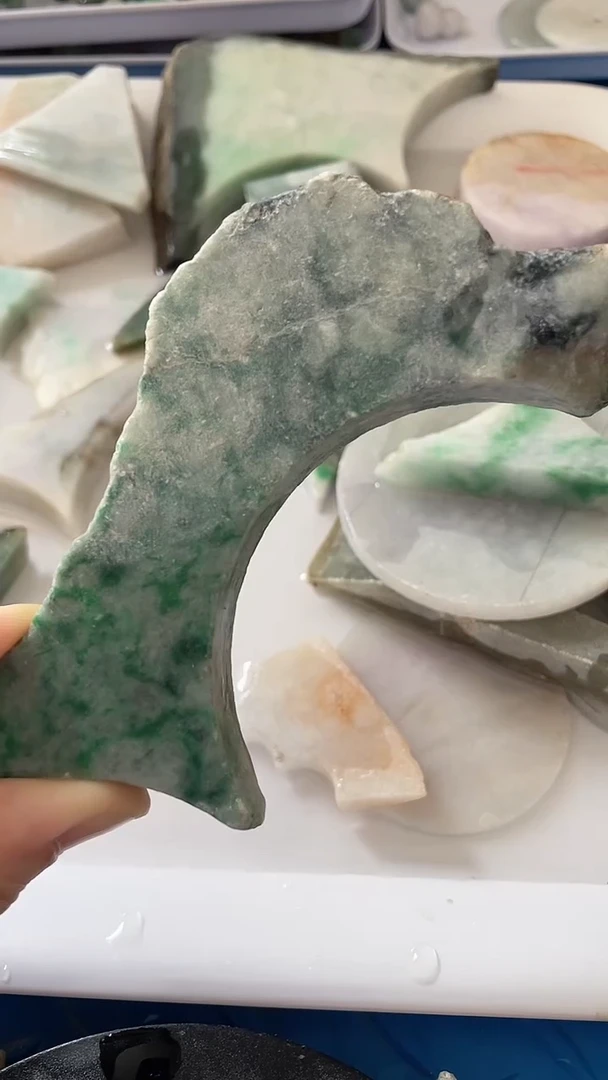 翡翠未镶嵌吊坠(不含链)翡翠小边料