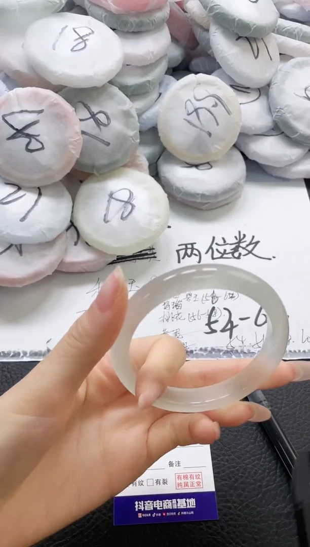 未镶嵌手镯石英质玉260-62