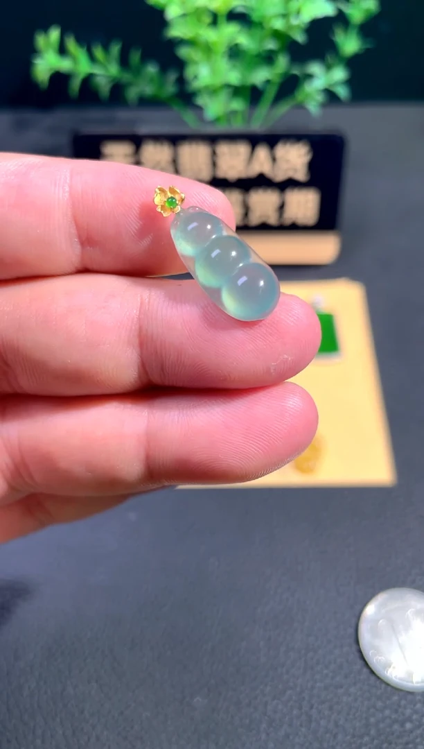 颈饰18K金镶嵌翡翠翡翠