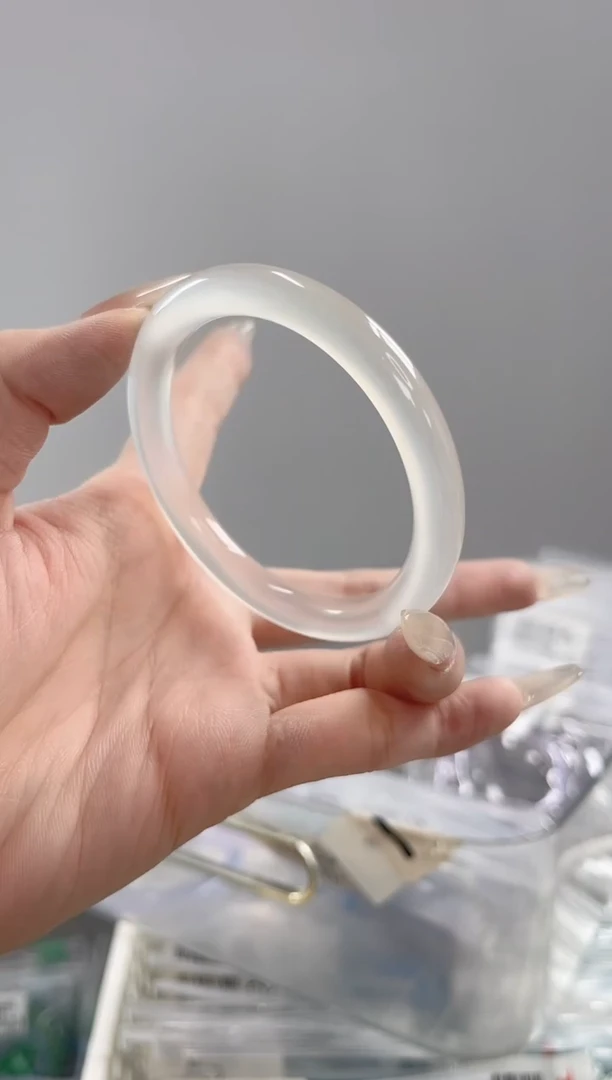 玛瑙/玉髓手镯未镶嵌56-57圈白冰卡8