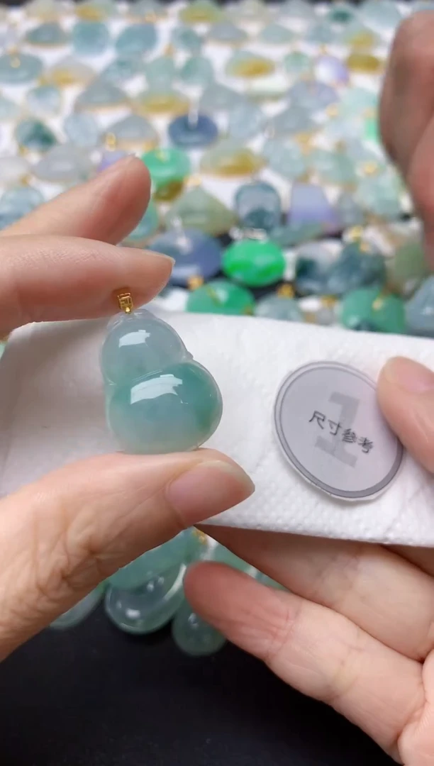 翡翠18K金镶嵌颈饰天然缅甸A货翡翠